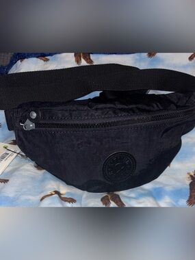 Kipling Fanny pack / sling Pria shimmering spot 
NWT